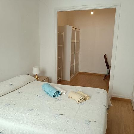 דירות א-קורוניה Piso Antiguo, Muebles Viejos, Muy Sencillo, Alquilado En Invierno A Estudiantes, Sin Ascensor, Cocina Antigua A Gas, Edificio Muy Antiguo מראה חיצוני תמונה