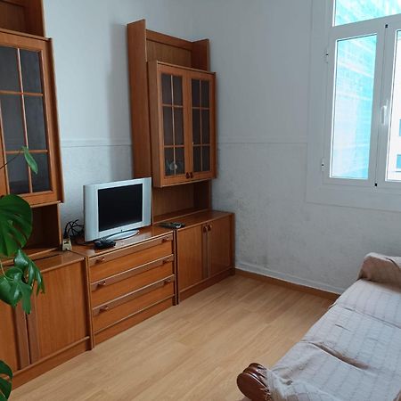 דירות א-קורוניה Piso Antiguo, Muebles Viejos, Muy Sencillo, Alquilado En Invierno A Estudiantes, Sin Ascensor, Cocina Antigua A Gas, Edificio Muy Antiguo מראה חיצוני תמונה
