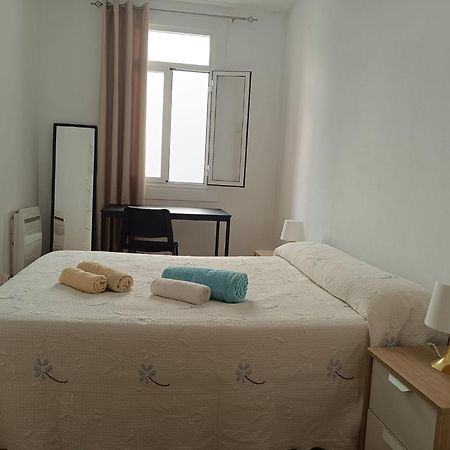 דירות א-קורוניה Piso Antiguo, Muebles Viejos, Muy Sencillo, Alquilado En Invierno A Estudiantes, Sin Ascensor, Cocina Antigua A Gas, Edificio Muy Antiguo מראה חיצוני תמונה