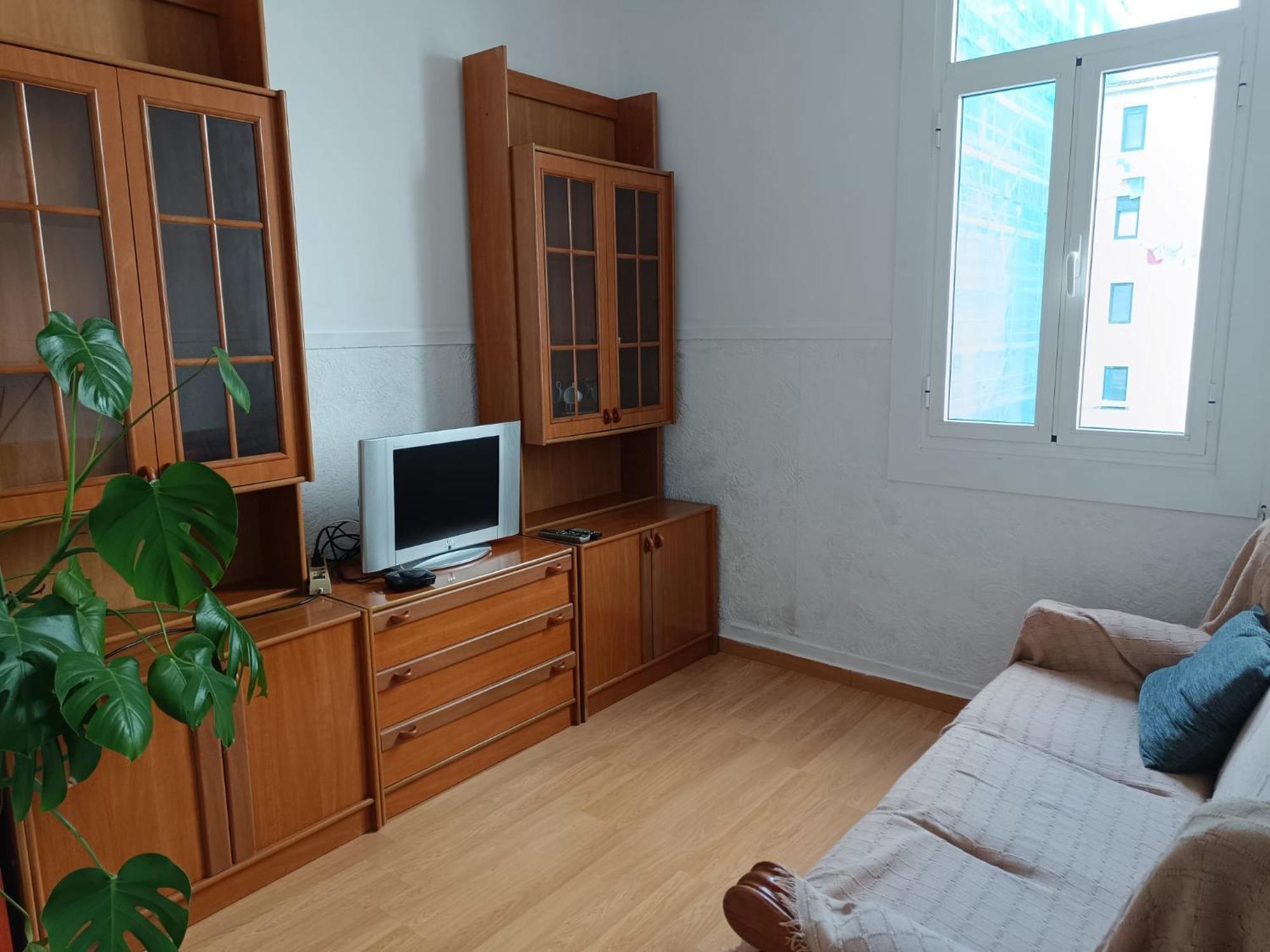 דירות א-קורוניה Piso Antiguo, Muebles Viejos, Muy Sencillo, Alquilado En Invierno A Estudiantes, Sin Ascensor, Cocina Antigua A Gas, Edificio Muy Antiguo מראה חיצוני תמונה